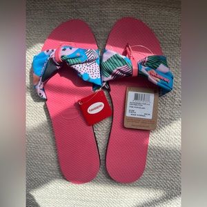 Never worn Havaianas Women’s Sandals